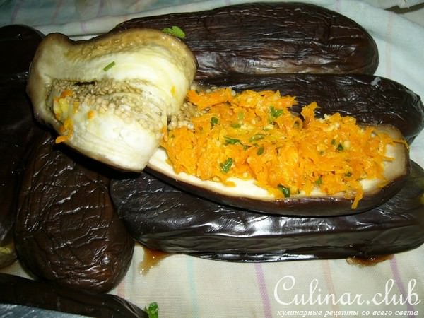 Баклажаны фаршираванные морковью ( квашеные)