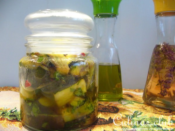 Быстрые маринованные с каперсами цукини-антипасти