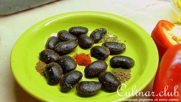 Канапе с пикантной фасолью и селёдкой. Вариант подачи селёдочного салата.