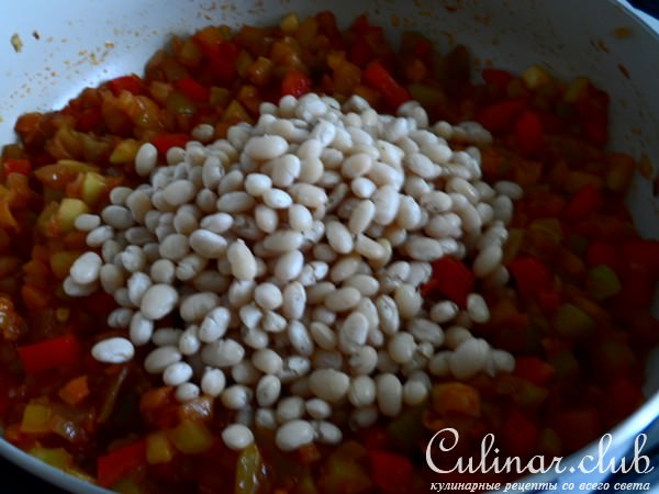 Овощное рагу с фасолью.