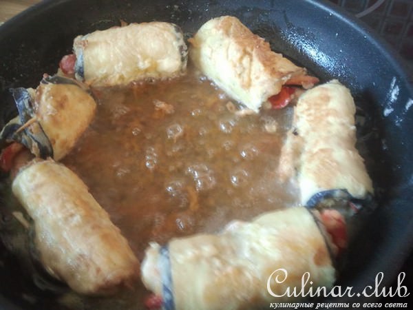 Баклажанные рулетики с креветками и с чилли-соусом