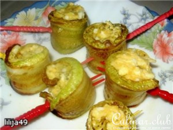 Рулетики из кабачков с сыром и яйцами