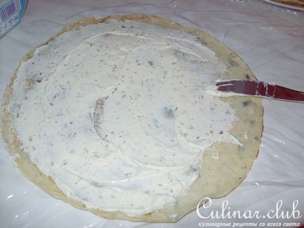 Блинчатый рулет с лососем.(мини)