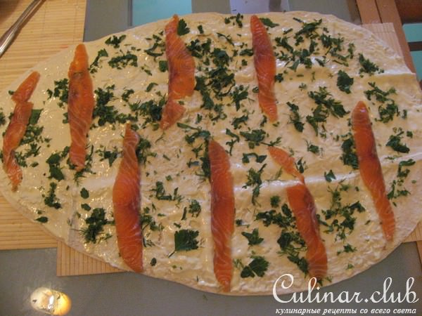 Лаваш фаршированный лососем