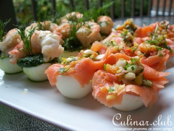 Закуска яйца фаршированые лососем и креветками !!!