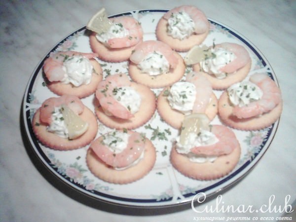 Канапе с креветками.
