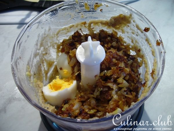 Селедочный паштет „Предвкушение“, отдаленно напоминающий форшмак, и бутерброды с ним
