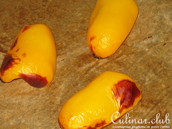 Рулет из лосося и сливочного сыра.