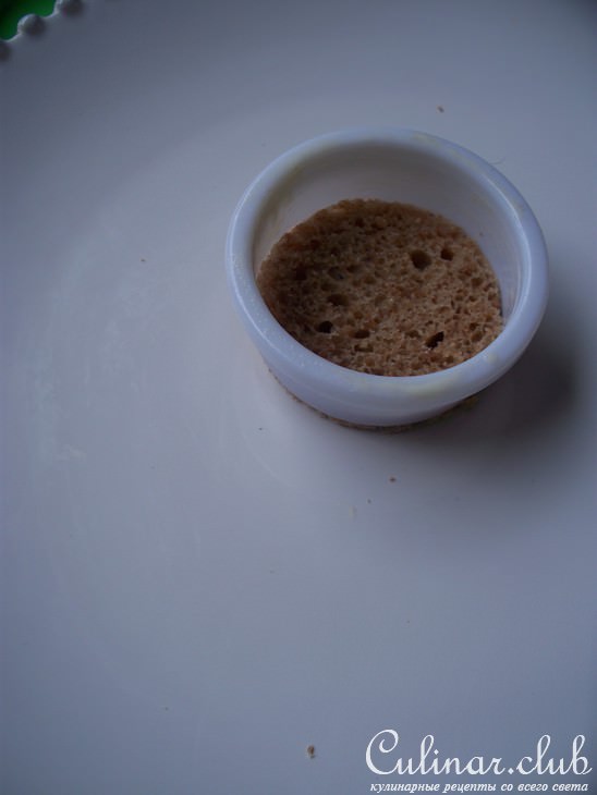 Канапе с лососем и козьим сыром.