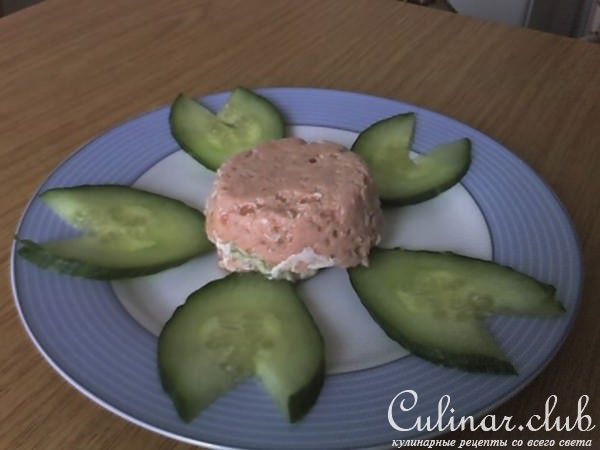 Суфле из лосося с кремом из авокадо