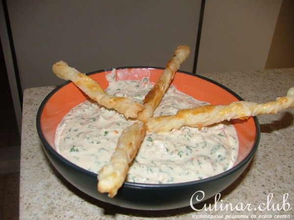 Сырные палочки с соусом "Луис"