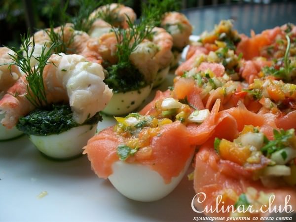 Закуска яйца фаршированые лососем и креветками !!!
