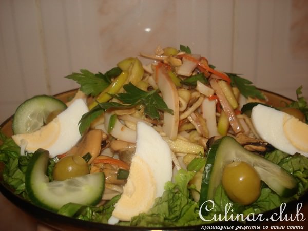 Салат из копченых морепродуктов
