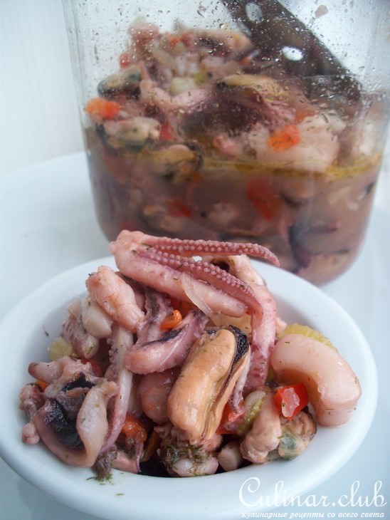 Замаринованные осьминоги,устрицы,креветки,кальмары.,гребешки . Вариант.