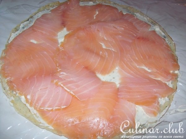 Блинчатый рулет с лососем.(мини)