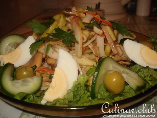 Салат из копченых морепродуктов