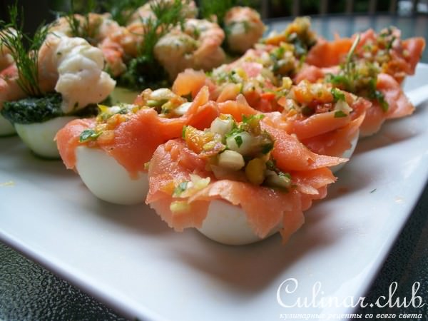 Закуска яйца фаршированые лососем и креветками !!!