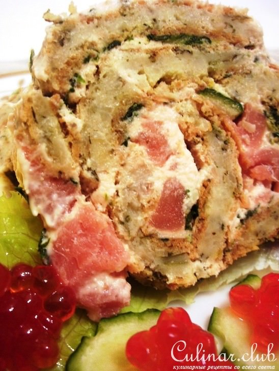Праздничный кальмаровый рулет с семговым муссом.
