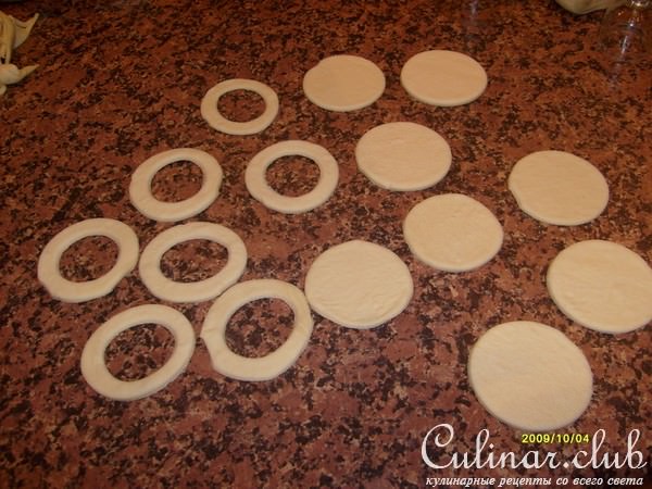 Волованы с креветкой и икрой.
