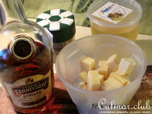 Маринованный сыр с бренди и медом