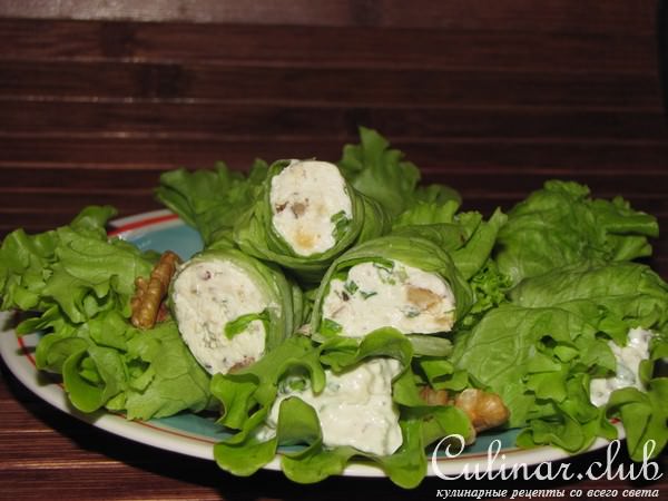 Рулетики из салата с сыром и орехами