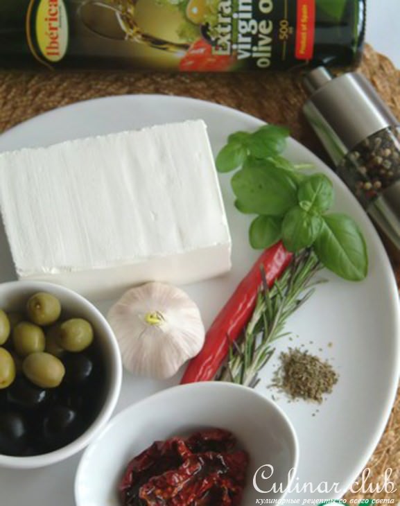 Antipasti - козий сыр маринованный с вялеными томатами, чесноком, оливками и ароматными травами