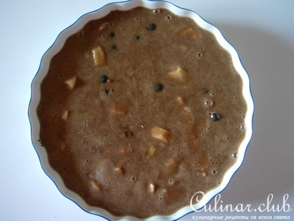 Кекс шоколадный с черной смородиной и "медовыми" яблоками.