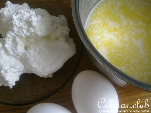 Творожные маффины из цельнозерновой муки с кизилом