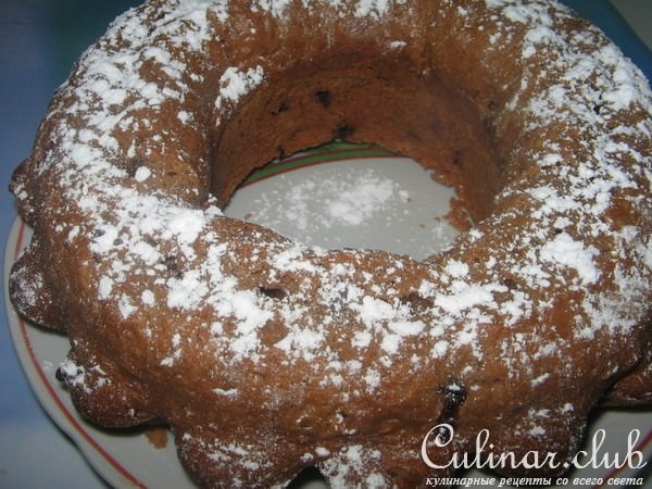 Кекс "Столичный" с какао и смородиной.