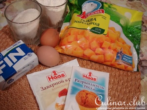 Тыквенный кекс с глазурью из заварного крема.