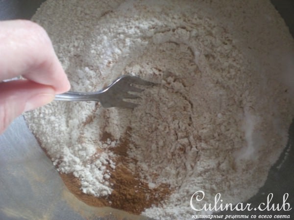 Авокадно- банановые маффины с черносливом и миндалём.