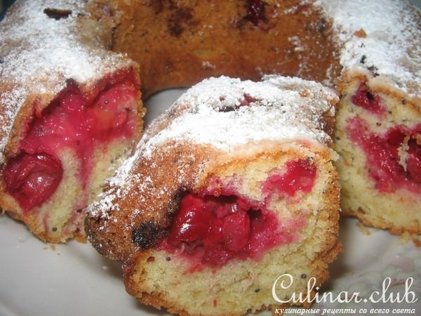 Кекс с вишней и маком.