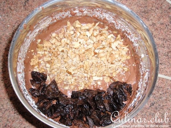 Мини-кексы с какао,черносливом и орехами