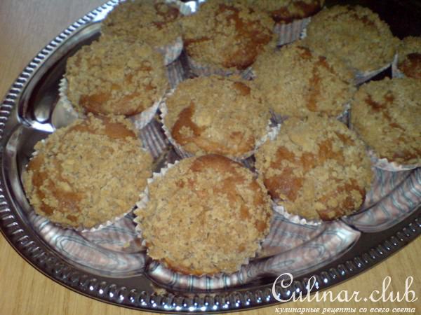 Маффины из коричного теста с грушами под коричной крошкой