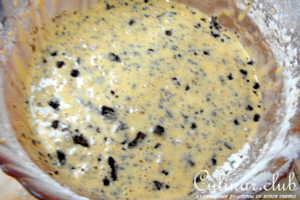 Кексы с вареным сгушенным молоком, кусочками шоколада и орехами