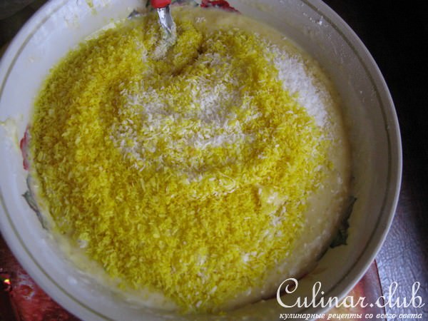 Кекс-пирог с кокосом и кусочками шоколада