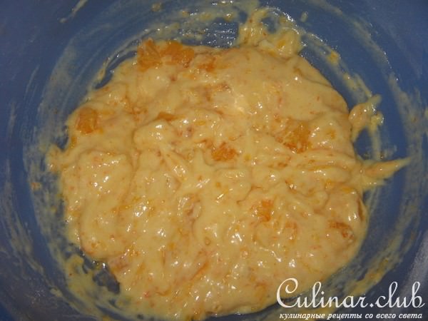Кекс с кусочками апельсин.
