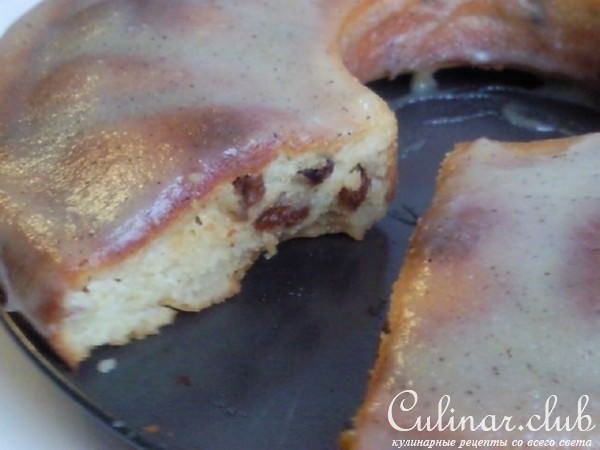 овсяно-сливочный кекс с изюмом, курагой и в яблочно-ванильной глазури