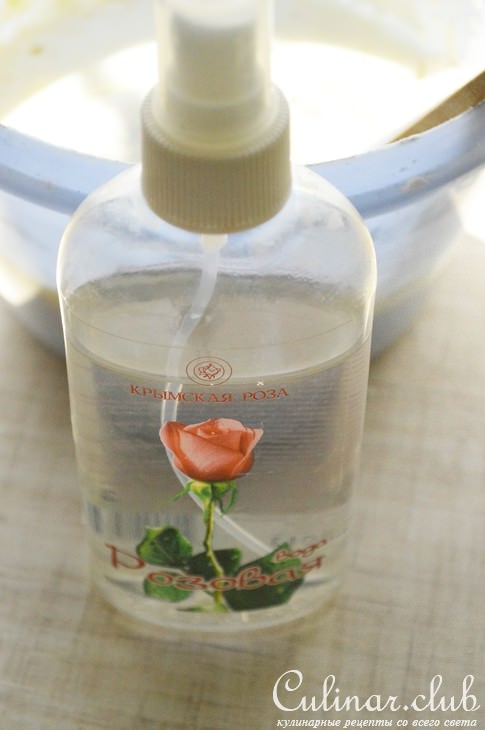 Капкейки с личи и розовой водой.
