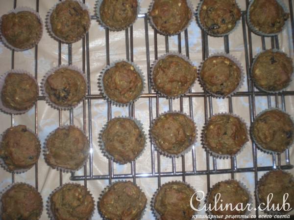 Авокадно- банановые маффины с черносливом и миндалём.