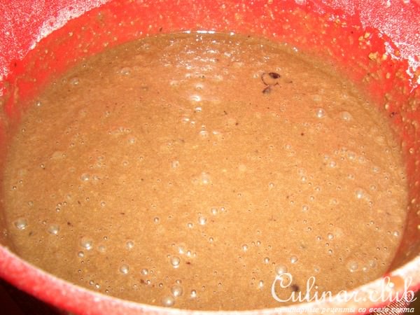 Шоколадные маффины со смородиной