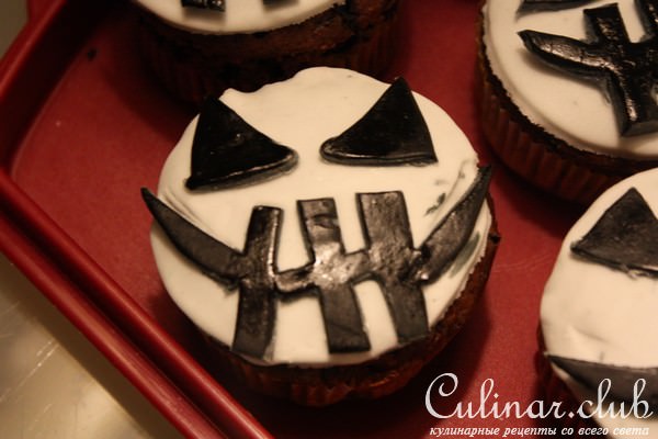 торт "Frankenweenie" Спарки и маффинсы на хэллоуин(страшно и вкусно аж жуть)