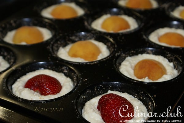 Творожники с абрикосами или клубникой
