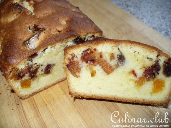 Кекс с курагой и финиками