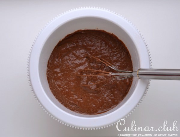 Шоколадный кекс с вишней