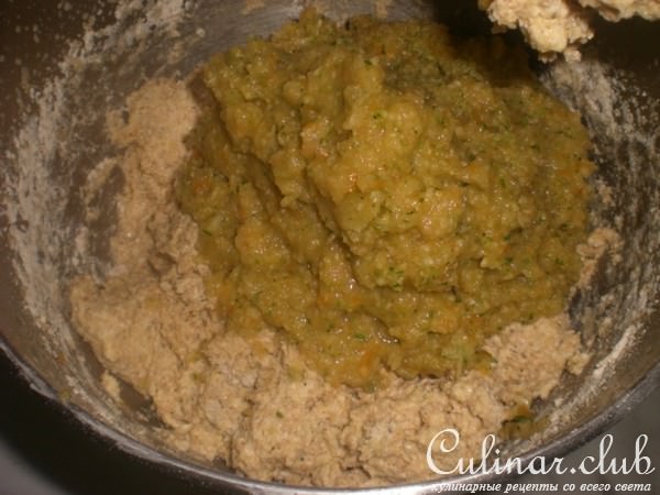 Пряные закусочные маффины из цукинни