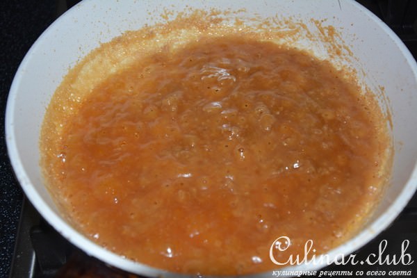 Кексы с печеньем и карамельным соусом