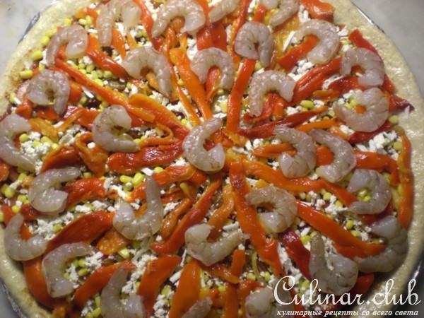 Пицца( замечательное тесто для неё) с креветками- вариант.