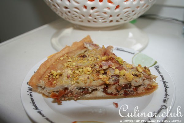 Киш с голубым сыром, беконом и вялеными томатами