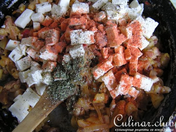 Киш с беконом, кабачком и яблоками.
